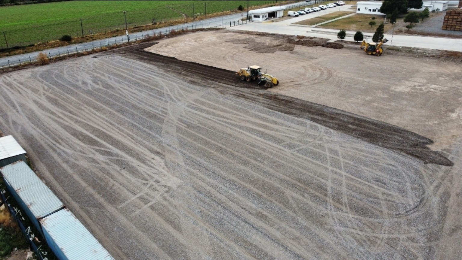 Nivelación de un terreno industrial con motoniveladora